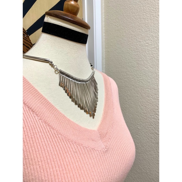 π Stylish modern necklace - Picture 2 of 5